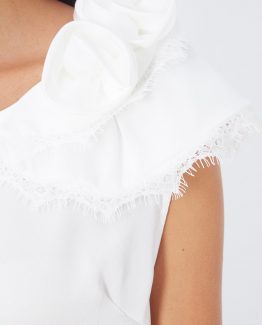 Blusa satinada con flor en el hombro - Tutto Tempo