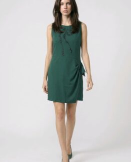 Vestido con tachuelas