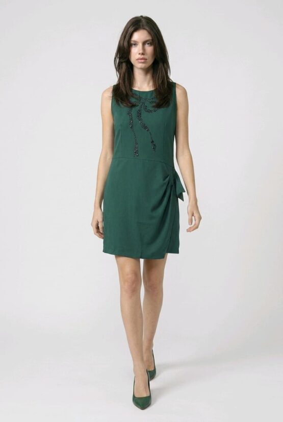 Vestido con tachuelas
