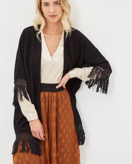 Chaqueta con flecos