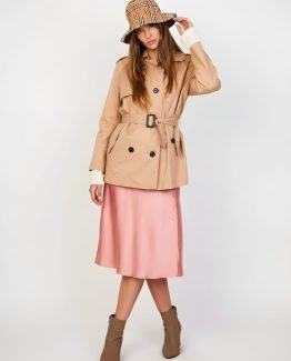 Trench cruzado con cinturón