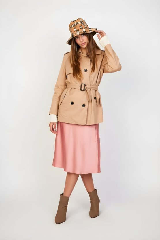 Trench cruzado con cinturón