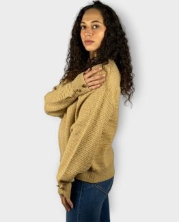 Jersey con botones decorativos