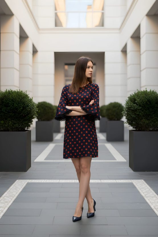 Vestido satinado de lunares