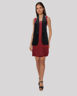 Vestido con chaleco superpuesto