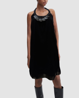Vestido atado al cuello