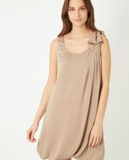 Vestido de raso con lazo