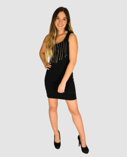 Vestido entallada con cadenas decorativas