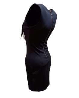 Vestido entallada con cadenas decorativas