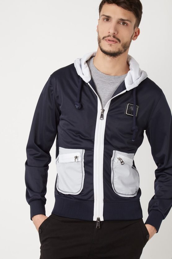 Chaqueta con capucha