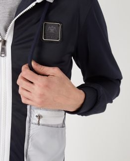 Chaqueta con capucha