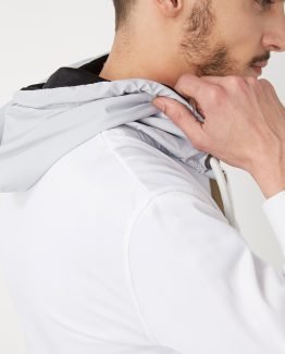 Chaqueta con capucha