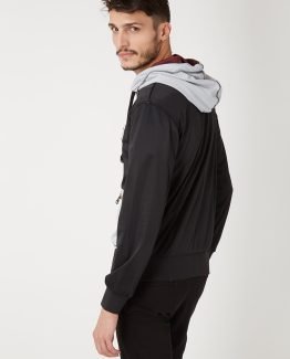 Chaqueta con capucha