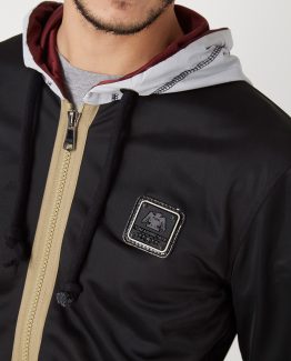 Chaqueta con capucha