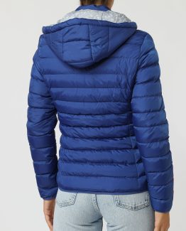 Chaqueta guateada con capucha