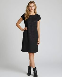 Vestido con textura y manga corta