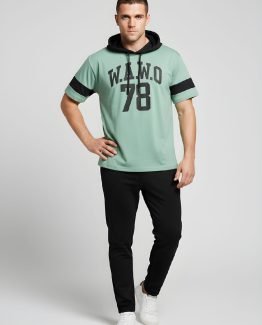 Camiseta con capucha