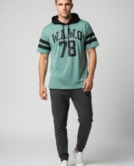 Camiseta con capucha