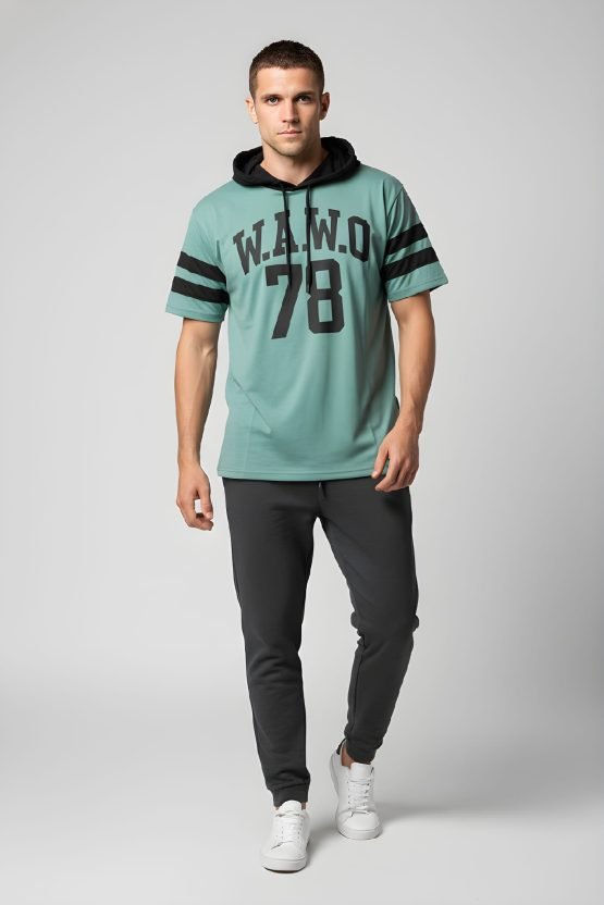 Camiseta con capucha