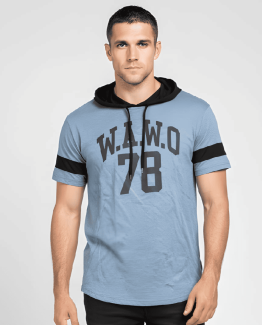 Camiseta con capucha