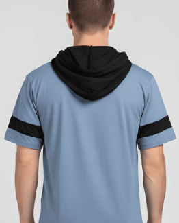 Camiseta con capucha