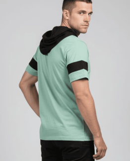 Camiseta con capucha