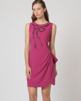 Vestido con tachuelas